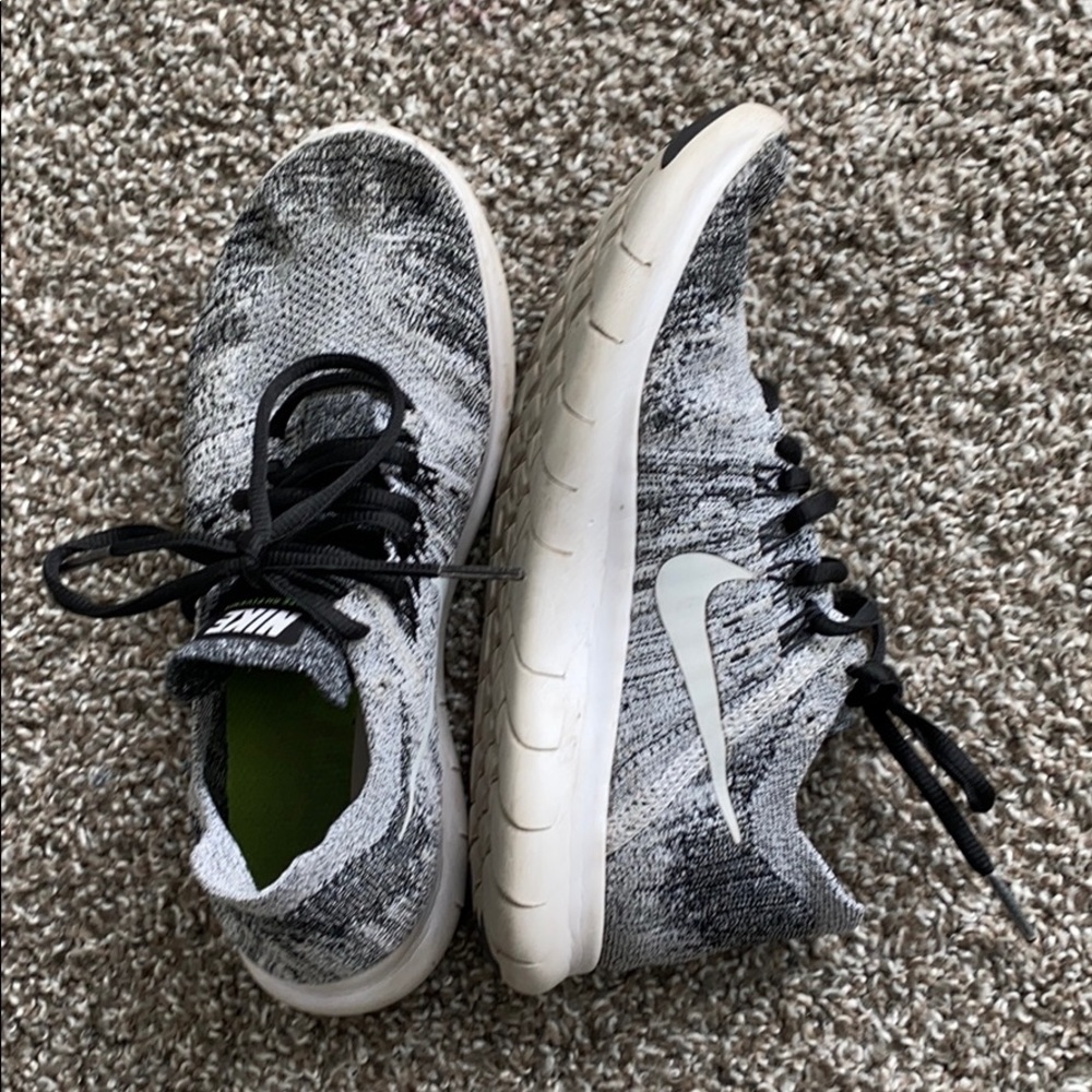 nike free rn tennis shoes